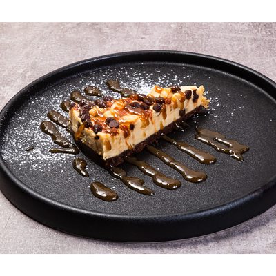 Чизкейк карамельно-ореховый в Friends по цене 420 ₽