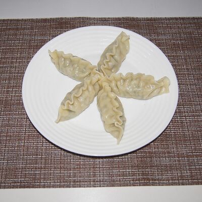 Дамплинги со свининой и овощами в Шашлыки & Пироги по цене 350 ₽