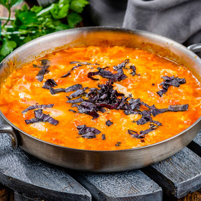 Яичница с томатами в Роял Палас по цене 380 ₽