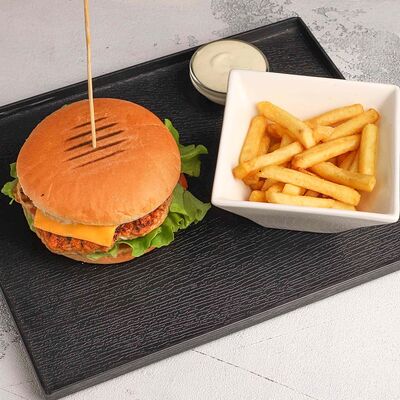 Бургер куриный, фри и соусв Шашлык от души по цене 550 ₽