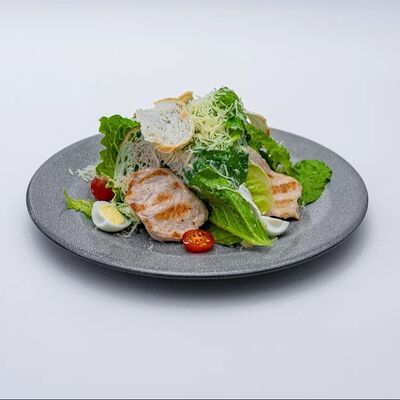 Цезарь с курицей в Глинтвейн по цене 790 ₽