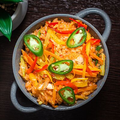 Рис с курицей и соусом сладкий Чили в Суши Море Мото по цене 379 ₽