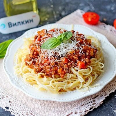 Паста Феттуччине Болоньезе в томатном соусе с мясом в Время есть по цене 430 ₽