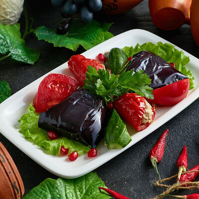 Баклажаны и перец с грецкими орехами в Лагидзе по цене 490 ₽