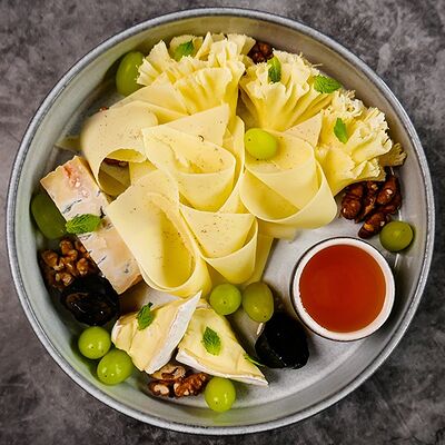 Деликатесные сыры в Wine Religion по цене 1650 ₽