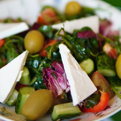 Салат греческийв Ешь Мясо BISTRO по цене 740 ₽