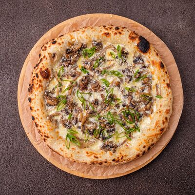 Пицца Грибальди в Cosmo пицца пучча по цене 1348 ₽