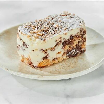 Пирожное сметанник в ЮГА по цене 320 ₽