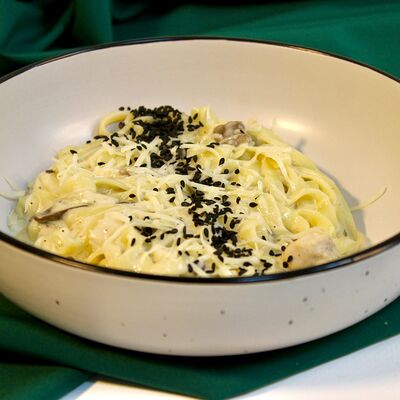 Паста с курицей и грибами в Сахар по цене 400 ₽