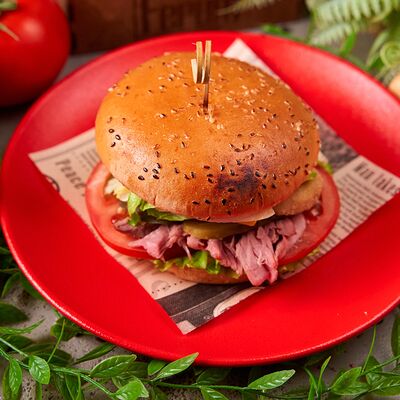 Бургер с рваной говядиной и луковыми кольцами в Рестобар Ферум по цене 390