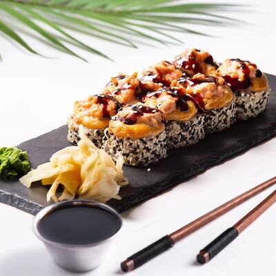 Ролл запеченный с курицей и лососем в Союз-центр по цене 697 ₽