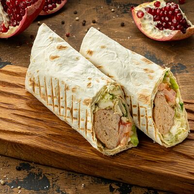 Шаурма с люля из баранины в Вкусно есть всё на углях по цене 990 ₽