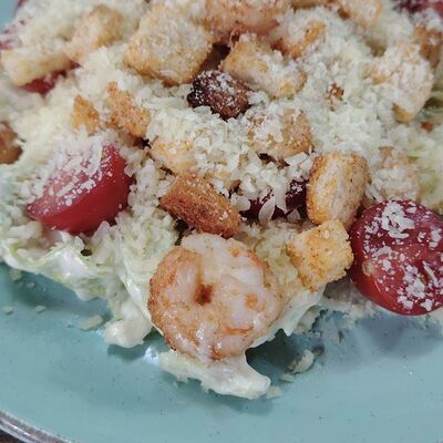 Цезарь с креветкой в Хинкальная Едим вкусно по цене 660 ₽