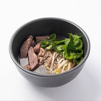 Пряный бульон из говядины с гречневой лапшой в Финнеганс