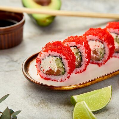 Калифорния с лососем в Sushist по цене 610 ₽