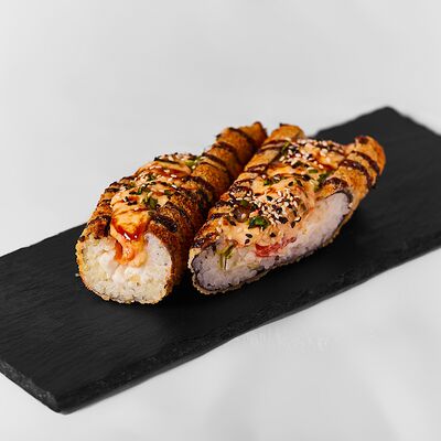 Hot Roll с лососем в Суши на районе по цене 610 ₽