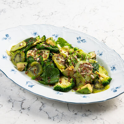 Зеленый салат с киви в Bona по цене 820 ₽