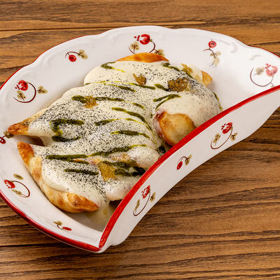 Вареники с щукой, луковым муссом и щучьей икрой в Казак по цене 950 ₽