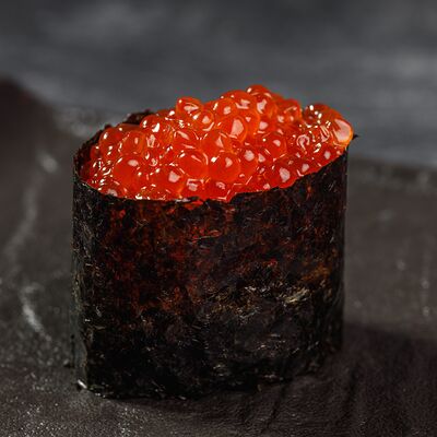 Гункан с икрой лосося в Пикники по цене 480 ₽