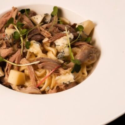 Паста с уткой, сыром дор блю и сливочным сыромв Время Ч по цене 690 ₽