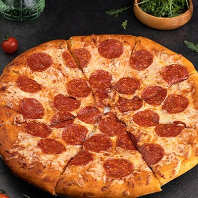 Пицца Пепперони в Мангал мастер по цене 1200 ₽
