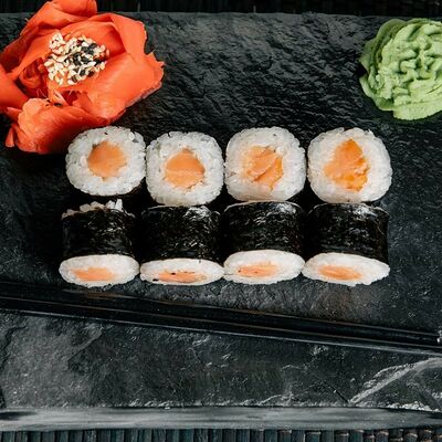 Классический ролл Сяке маки в Sushi san по цене 190 ₽