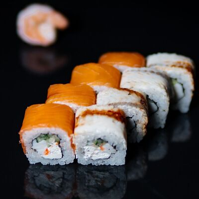 Ролл на двоих в Sushi Box по цене 900 ₽