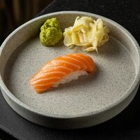 Нигири Лосось в SAIGO