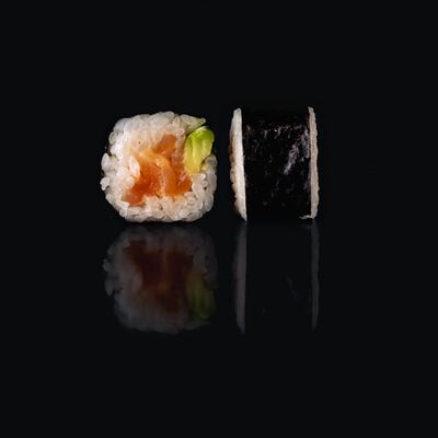 Ролл Лосось авокадо в Bonito sushi по цене 355 ₽