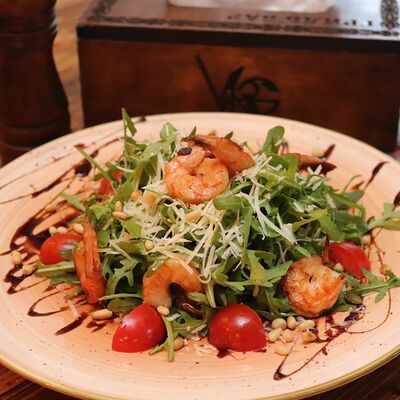 Руккола с креветками в Vagr по цене 520 ₽