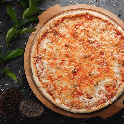 Пицца Сырная 35см в Асгард по цене 748 ₽