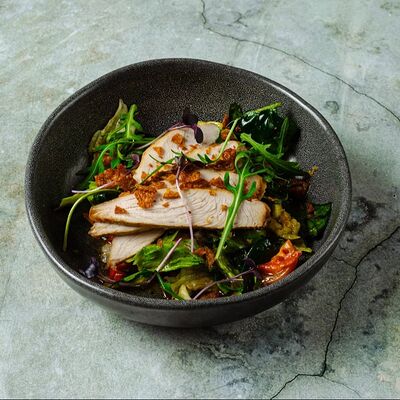 Салат с индейкой и овощами в Moloko по цене 590 ₽