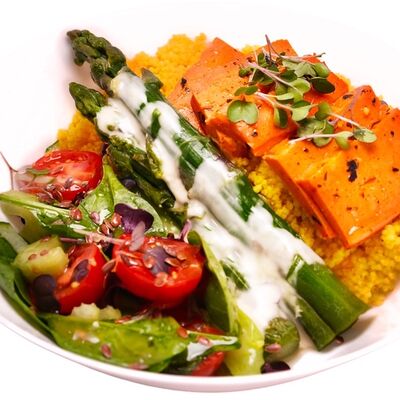 Кускус с лососем и спаржейв Green Point по цене 700 ₽