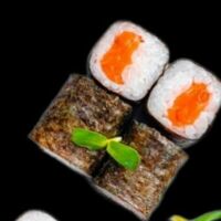 Ролл Сяке маки в SUSHI FENIX