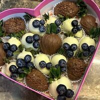 Клубника в шоколаде сердцев Allowberry