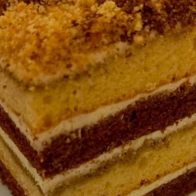 Торт бисквитный в Вкусно еда по цене 399 ₽