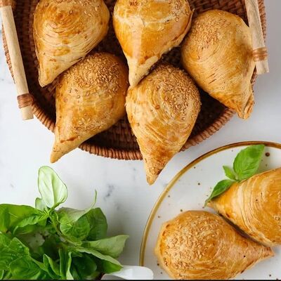 Самса тандырная с говядиной в Чайхона 24 по цене 185 ₽