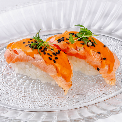 Суши с опаленным лососем в соусе том ям в Gaijin по цене 590 ₽