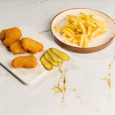 Наггетсы и Картофель фри и Огурчики маринованные в TAVO ROTTO по цене 345 ₽