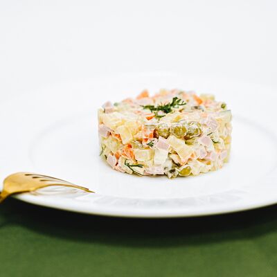 Салат Оливье в Хлеб и сласти по цене 117 ₽