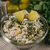 Салат Курица с ананасами в Евростоловая