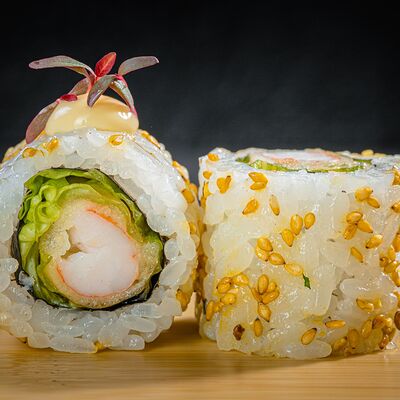 Ролл с креветкой темпура и трюфельным майонезом в Yellowfin sushi по цене 650 ₽