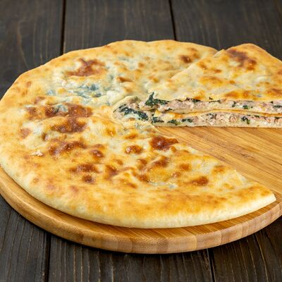 Пирог с курицей, сыром и шпинатом в Осетинские пироги Вкусно Пироги по цене 1050