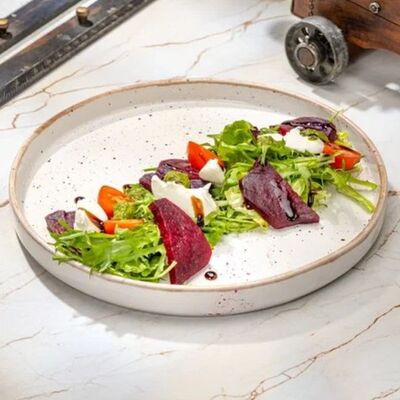 Салат с печёной свеклой и творожным сыромв Семь футов по цене 520 ₽