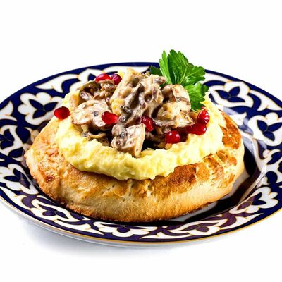 Бефстроганов из говядины в лепешке из тандыра в Гранат по цене 460