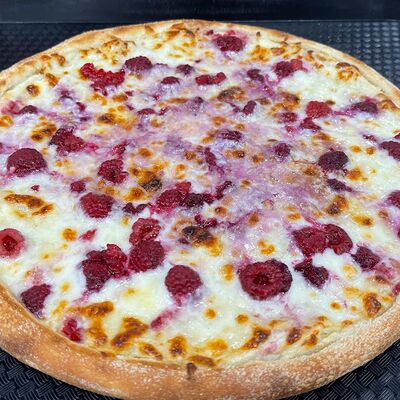 Пицца с малиной в Shawarma по цене 689 ₽