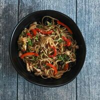 Лапша с курицей в Is Ku Sushi Ramen Bar