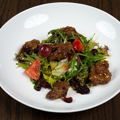 Микс-салат с куриной печенью в Семейные традиции по цене 650 ₽