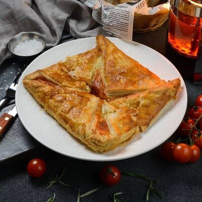 Хачапури из слоеного теста в Хуторок по цене 525 ₽