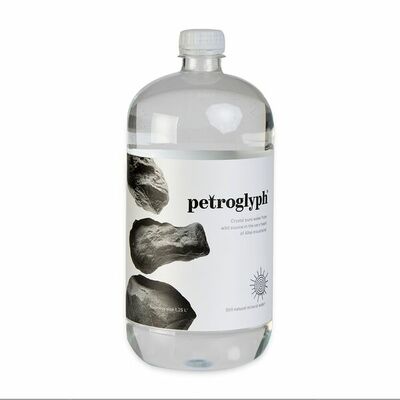 Вода минеральная Petroglyph негазированная в Азбука Вкуса Экспресс Меню по цене 155 ₽